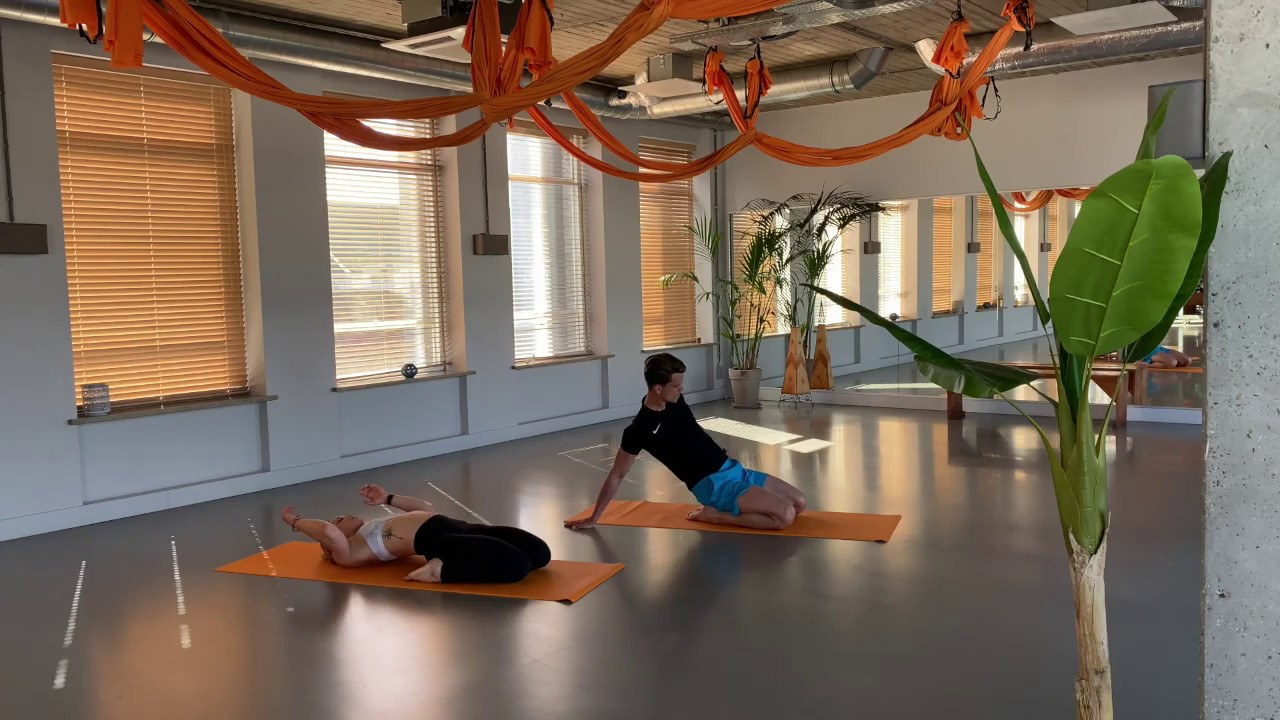 20 minute Yin Yoga Session // no props, materials !! forward bends, backward bends