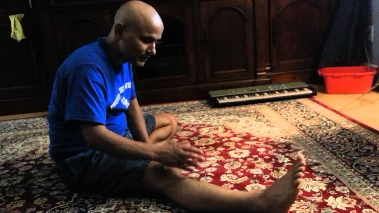 17 Yoga – sitting position – Janu shirasan