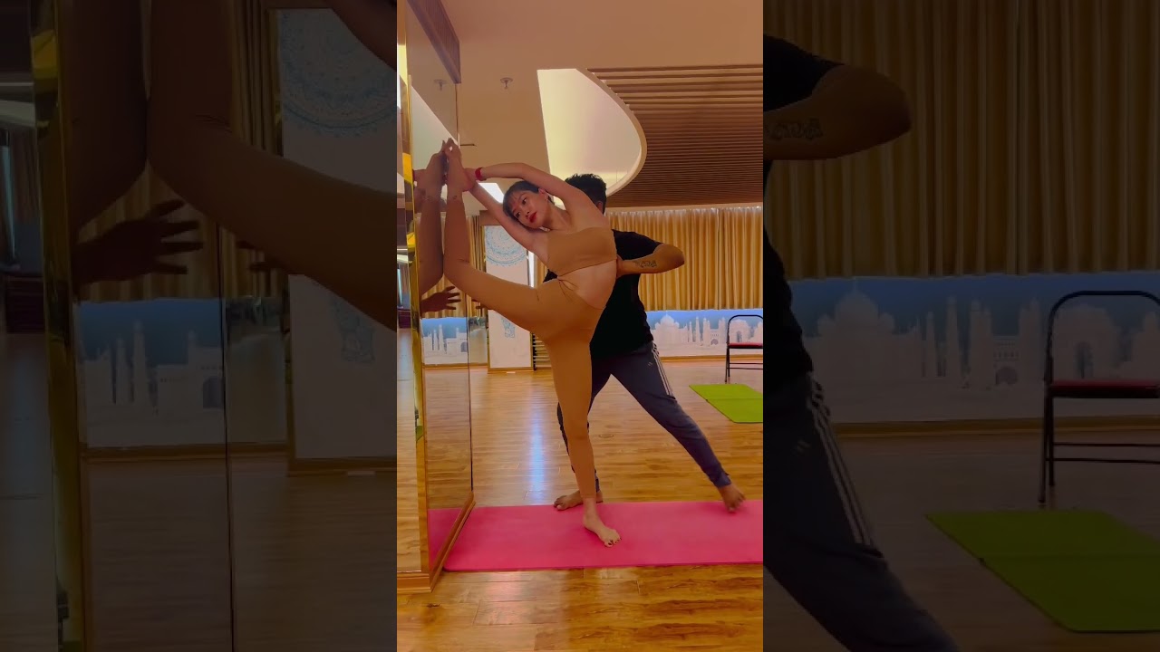 The side bend pose training #yoga #advancedyoga #yogaonline #yogavietnam #yogaindia