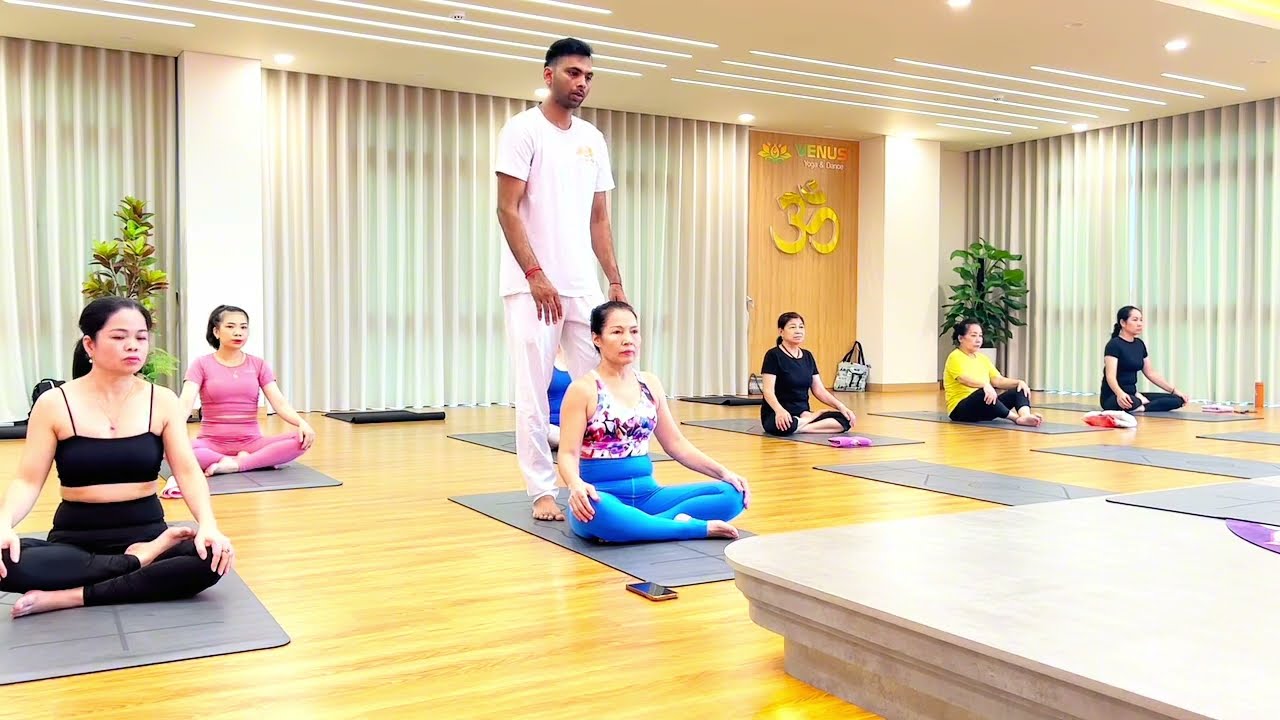 Discover the Secrets of Side Bends for a Stronger Core  |Master Yogi Garg| Yoga flexibility